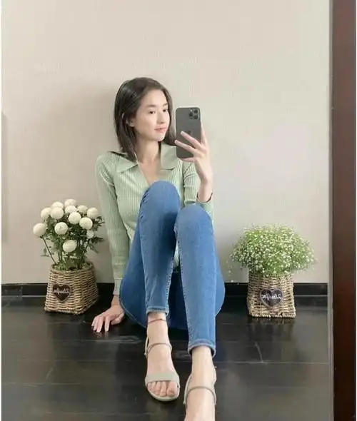 杨玏新女友比她小10岁,私下打扮甜美俏皮,曾在《少年派》演校花