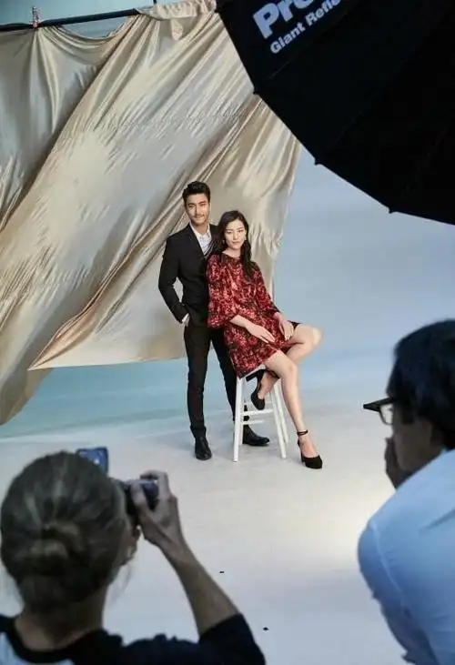 崔始源刘雯公开画报拍摄现场