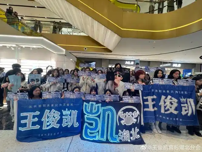 王俊凯超话#bolon眼镜品牌全球代言人王俊凯#  karry wang×bolon