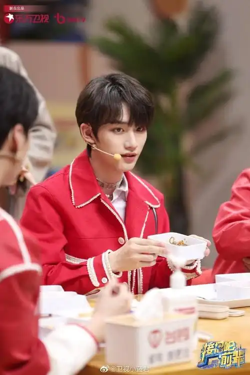 丁程鑫接招吧前辈# 干饭人@时代少年团-丁. 来自卫视小蓝君 - 微博