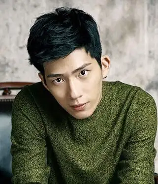 男生圆脸短发推荐(男圆脸短发发型)