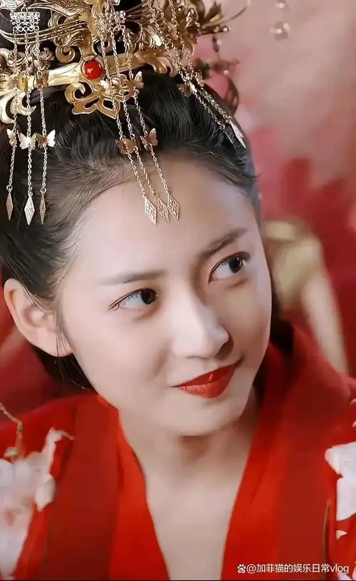 远赴人间惊鸿宴,一睹美人盛世颜:陈钰琪.女明星古装剧照