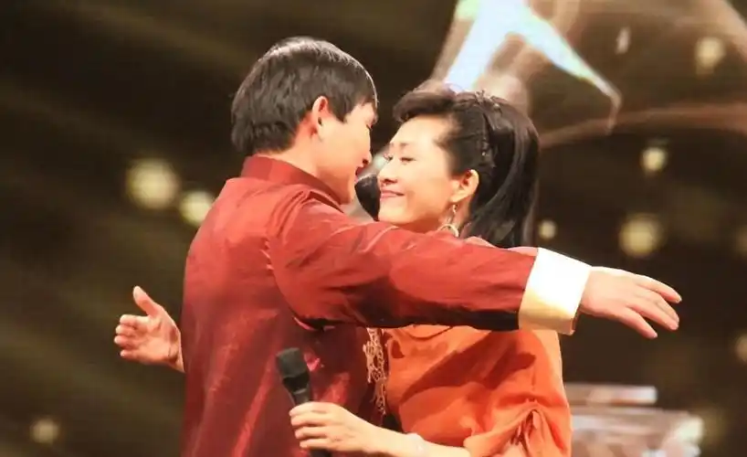 于文华终于掩饰不住了!哭着揭露和朱之文的关系,原来我们都被骗了