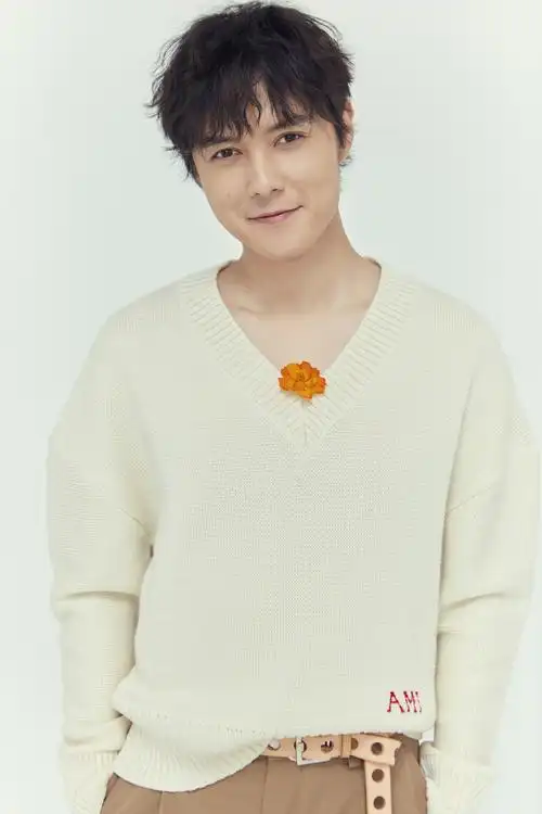 阳光温暖慵懒野性 张超演绎百变男友