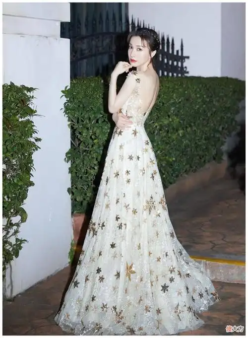 【就爱时尚】吴昕身高160cm,礼服造型证明了她的服装品味
