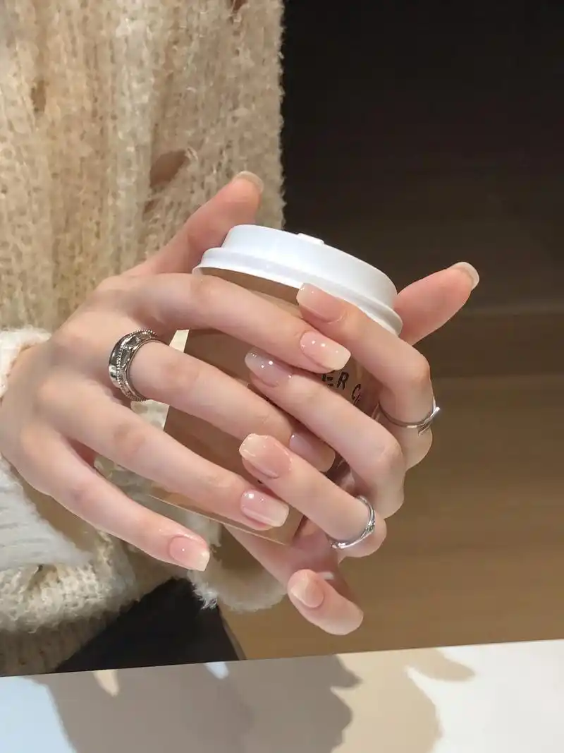 我跟你说 我今天#秀出我的超绝美甲 #短指甲也可以这么美 # - 抖音