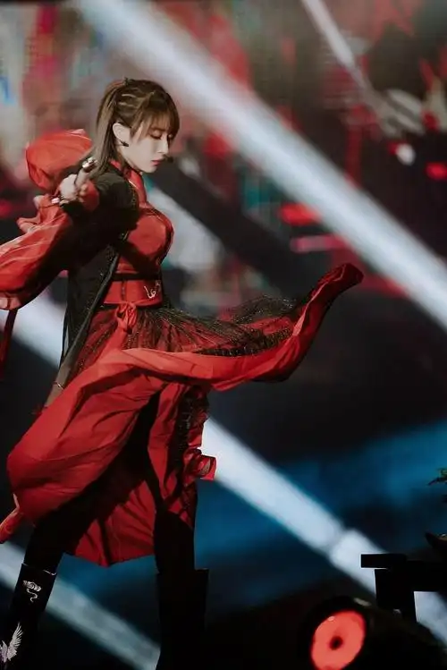 陈珂来看看古风舞剑的帅气美女