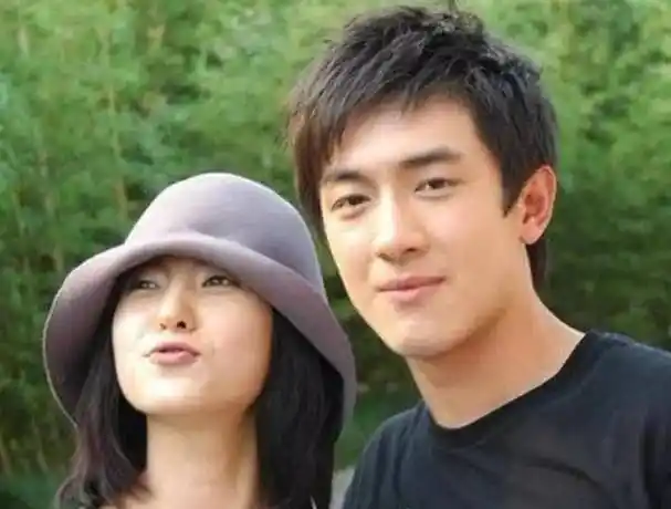 但是,林更新并没有和相恋四年的女友王蓉分手,所以,周冬雨是被三了吗?