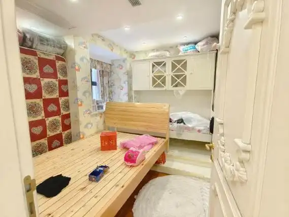 义乌后宅德胜路商业街金城高尔夫(二区)植物园旁豪华装修大3房!