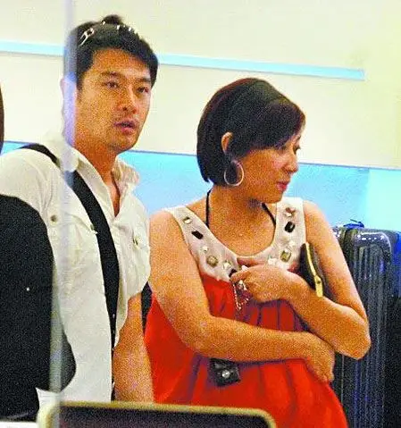 传黄维德与相恋22年女友密婚购3000万新居