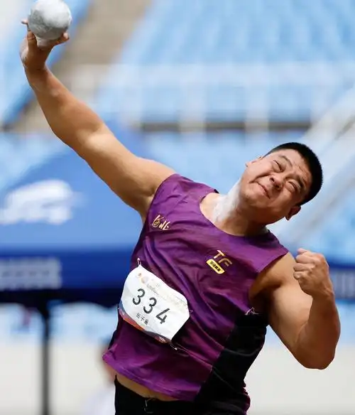 (体育)田径——全国冠军赛:男子铅球赛况