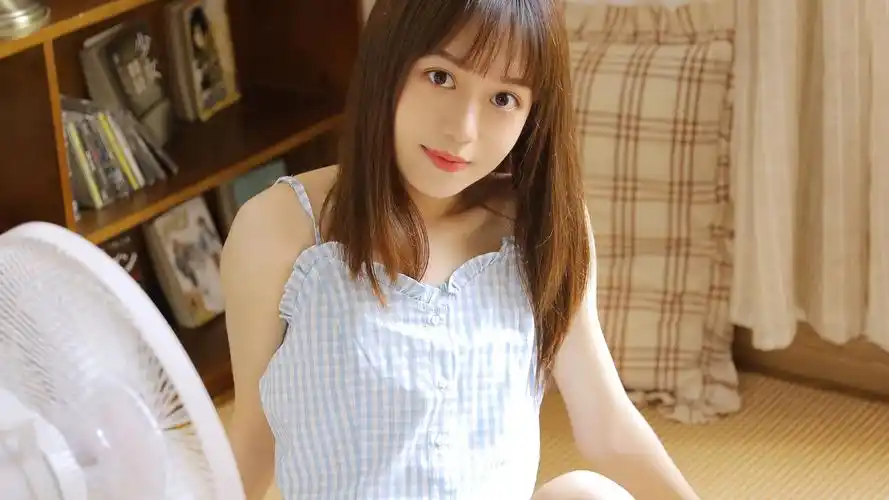 作者:玉堂少爷元气壁纸>电脑静态壁纸>电脑美女静态壁纸>齐刘海美女