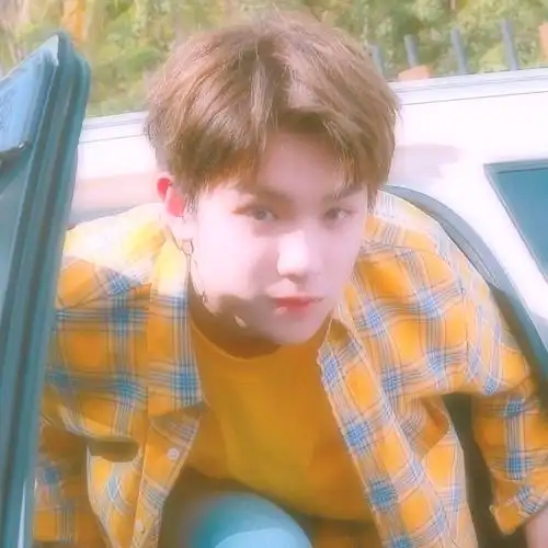 justin黄明昊头像