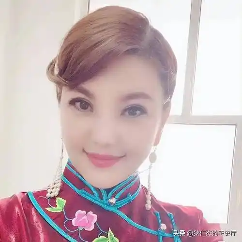 乌兰图雅:凭《套马杆》走红,四次登上舞台,感情不