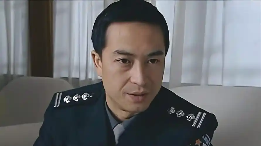 使命何大来有意刁难林荫林荫拿他出入娱乐场说事这就尴尬了