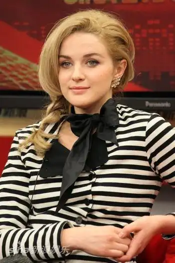 图文:《娜塔莎》聊天-伊莉莎面容姣好