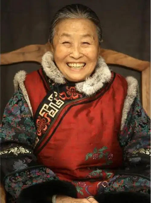 "丑娘"张少华一生毁誉参半:被误解的母子关系,绕不开的新凤霞