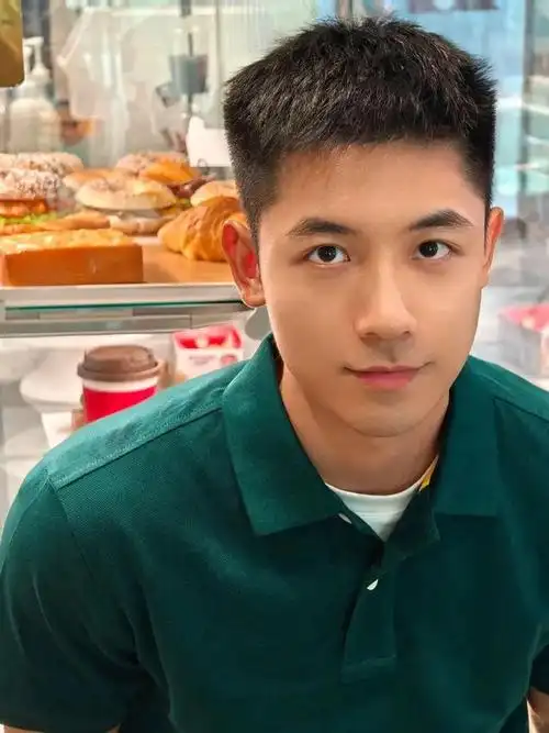 男生理发别只会"稍微剪短"了,试试这3款发型,清爽阳光帅气!