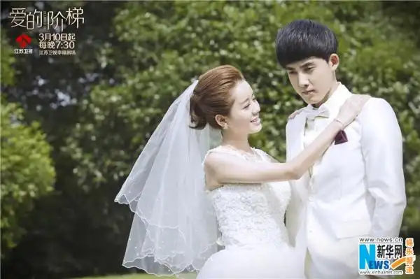 《爱的阶梯》曝婚纱剧照 张睿张檬情感成谜