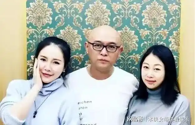 半夜孟非醒来发现妻子在偷偷翻他手机第二天我带你出去办点事