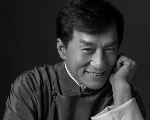 成龙的原名成龙姓房还是陈