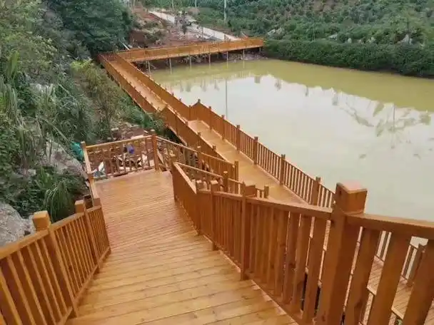 营造和谐:防腐木栈道承建为户外空间带来和谐与平衡