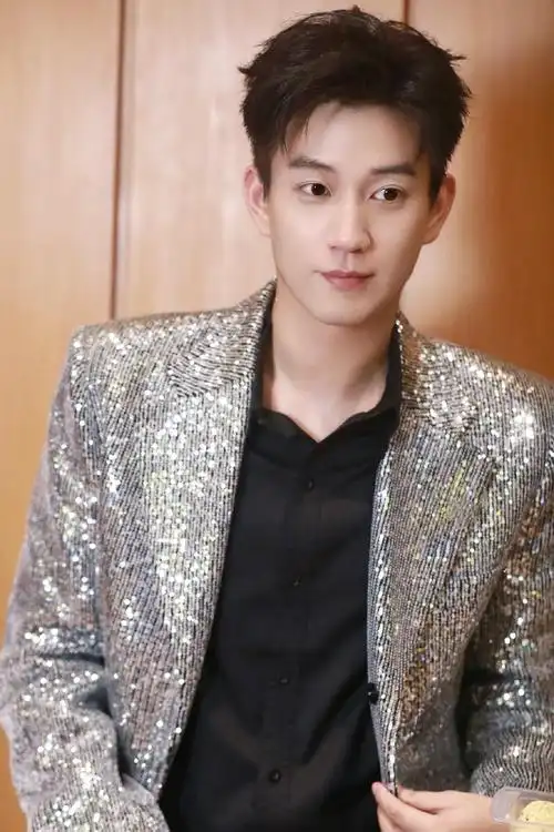 王子奇超话#王子奇的ootd#@王子奇是演员王子奇后台活动碎片07记录