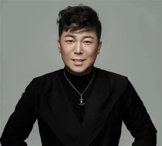 华语乐坛内地男歌手中国音乐家协会会员殷宏杰为西凤酒2022宝鸡网络