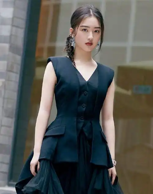 邢珊珊的扮演者叫邓恩熙邓恩熙个人资料