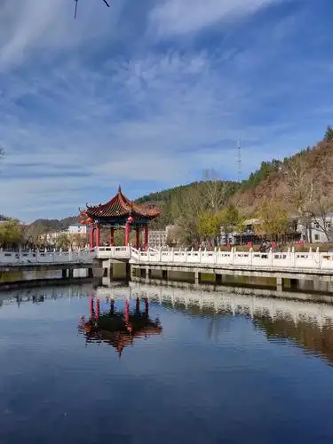 美丽南岔晚秋月牙湖