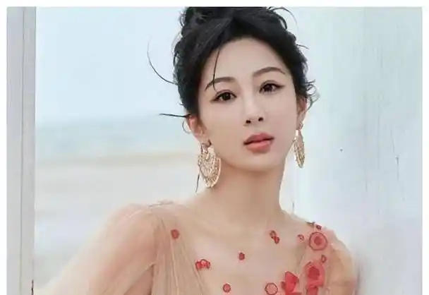 杨紫如何成为收视女王,事业巅峰迈进,真相揭秘!_角色_表演_状态