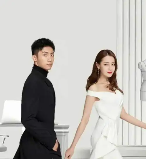 迪丽热巴黄景瑜再添新瓜,疑似有同款酒店灯,两方沉默态度引热议