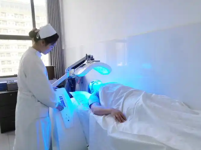 为健康美丽加油我院皮肤科开展红蓝光治疗及311紫外线治疗新项目