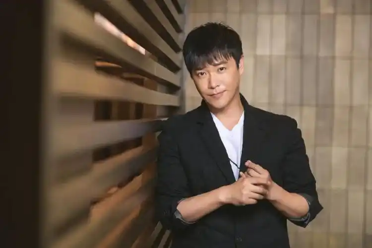 笑不活了"刀在手,杀陈狗"这一次45岁的陈思诚再让世界刮目相看