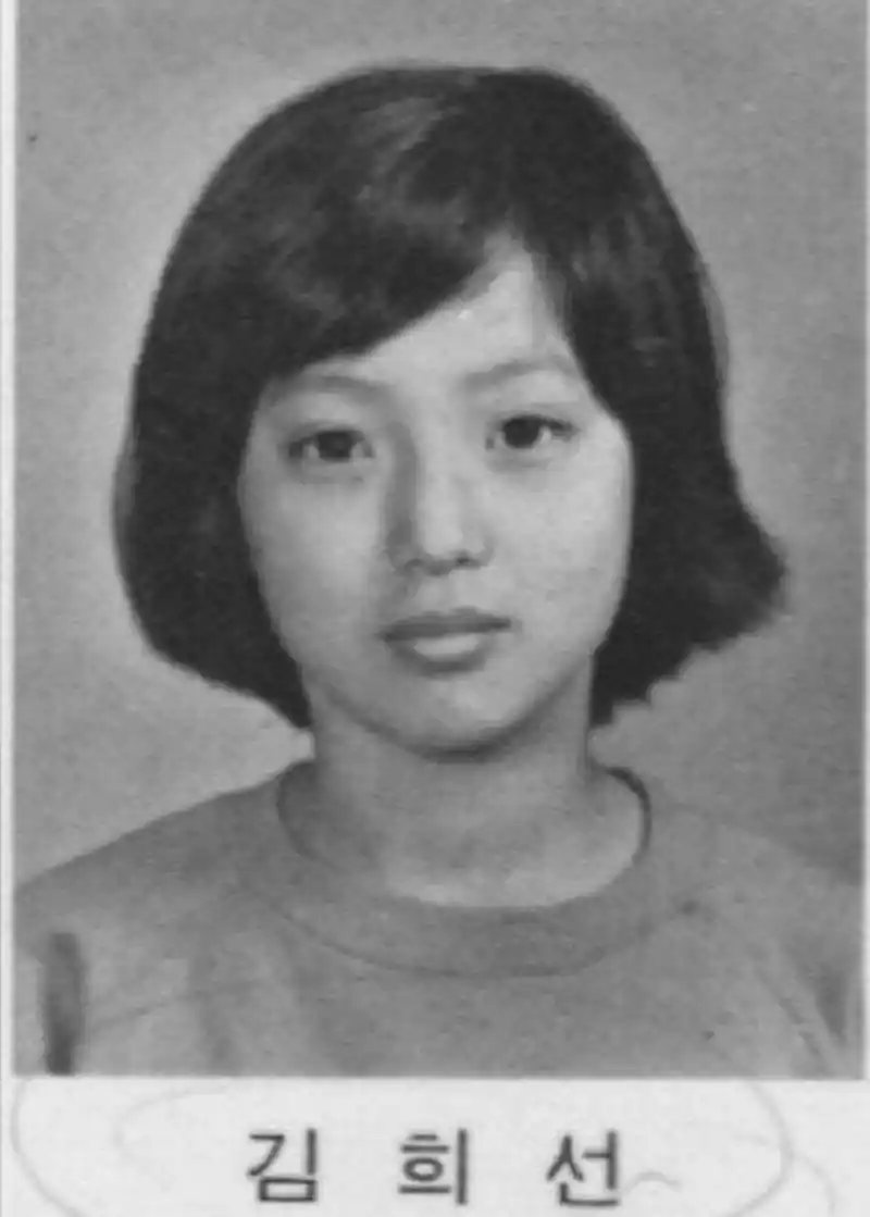 看金喜善小时候照片,和现在一模一样,确定是纯天然美女没错了!