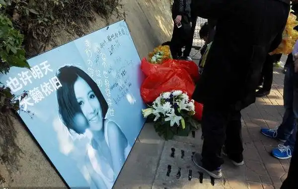 深圳晚报回应姚贝娜事件:没装医生没推倒姚贝娜母亲