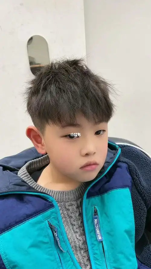 男童烫发