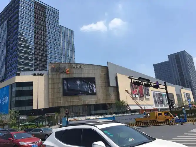 出售:万象汇143方,总价才270万,看房有钥匙.人民广场双地铁口