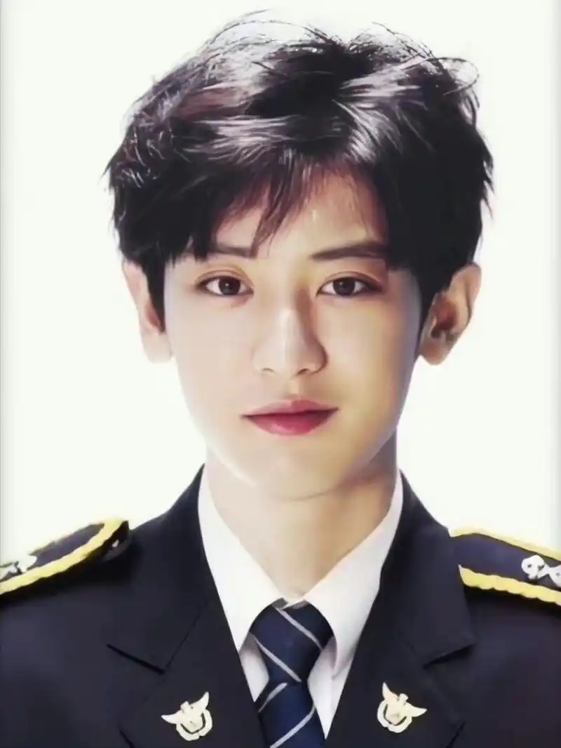 exo的证件照就是最屌的😍秒了全世界 他们都得了颜值牛逼证吧