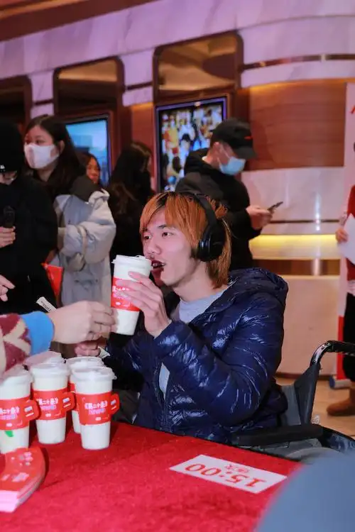 送你一杯春节慢乐##刘耀文多喝奶茶