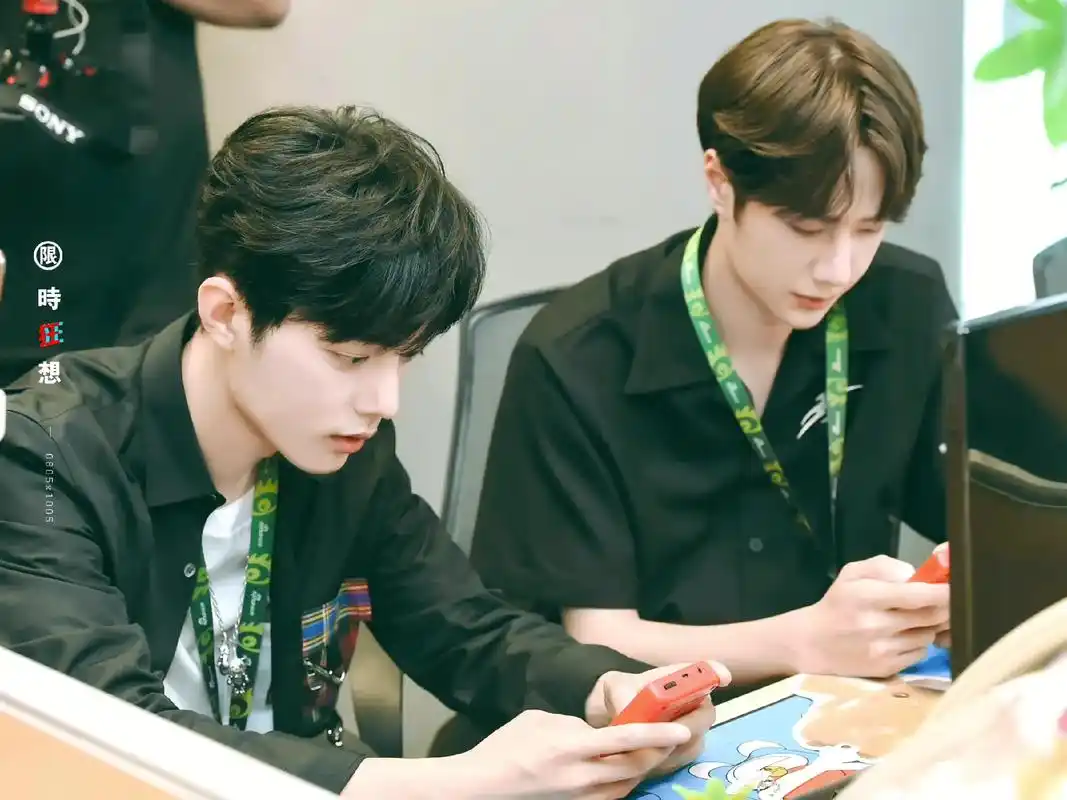 并肩于雪山之巅肖战王一博19年渣浪采访哎祖上富过