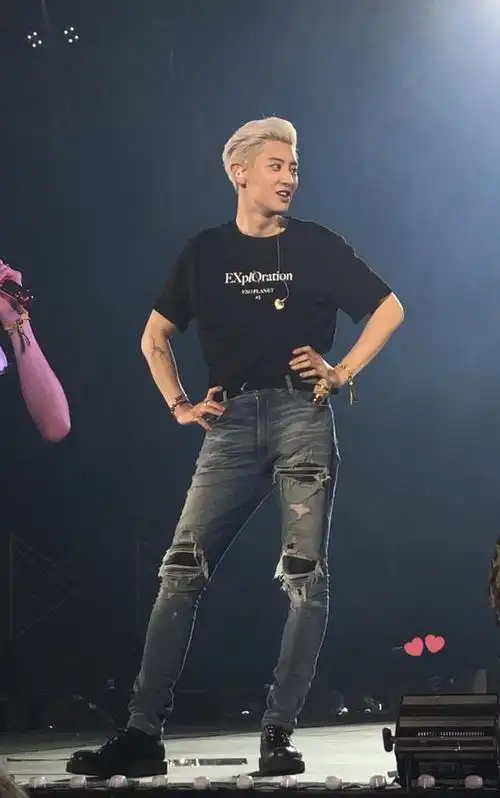 「exo」「分享」200412 这身材穿麻袋都是好看的吧!