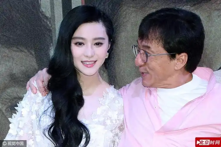 成龙紧贴范冰冰 醉了