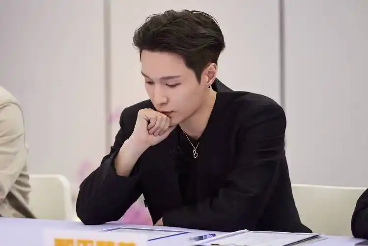 《百分百出品》张艺兴"见家长"遭拷问,女团奔赴越南文化交流