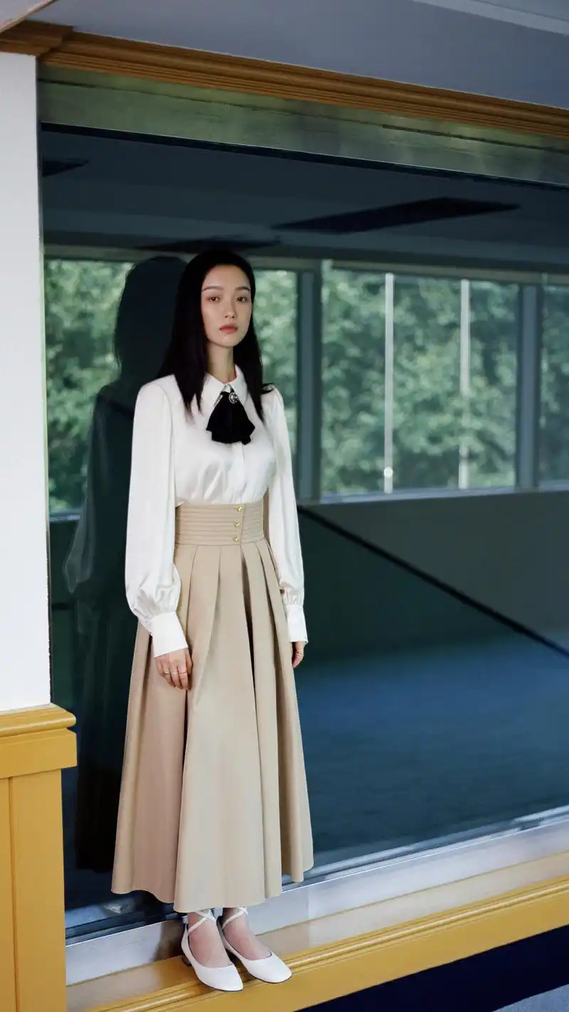 演员倪妮气质优雅,期待她的电视剧《流金岁月》上线,先来看美照