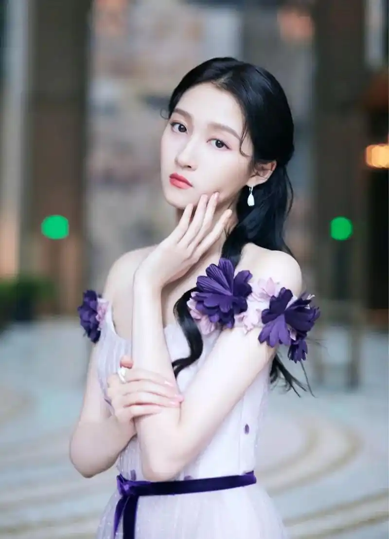 关晓彤倪妮钟楚曦李兰迪被py锤的泰迪小生秘恋的归国流量最新八卦汇总