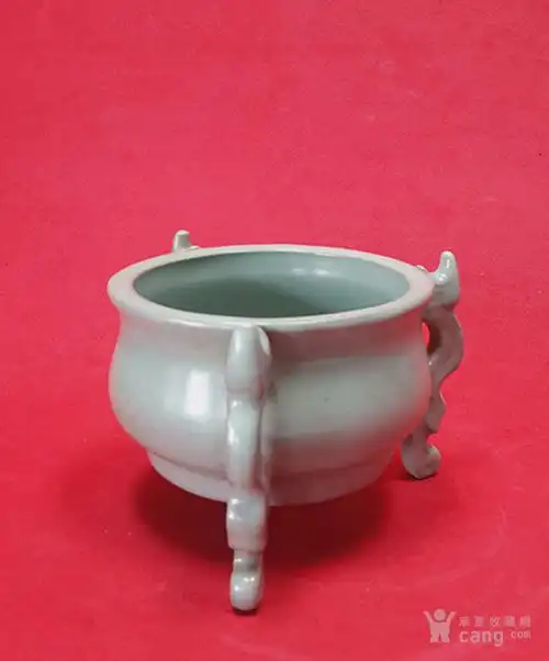 汝窑三足香炉