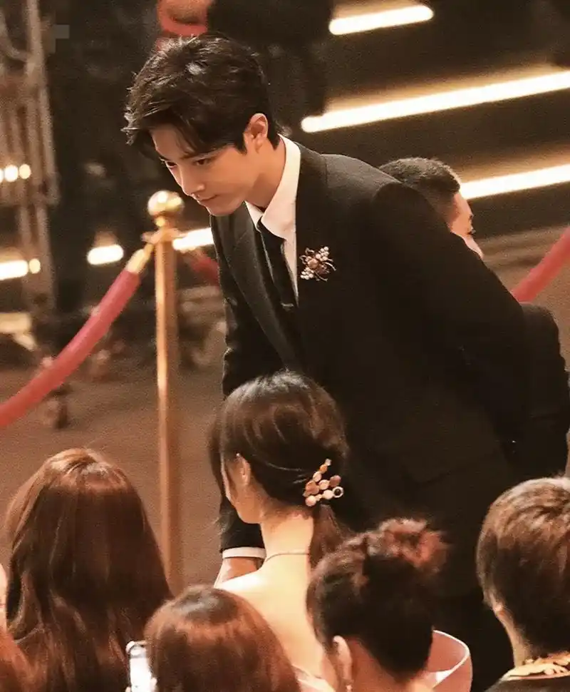 粉他俩的人 都是很长情的#肖战 #迪丽热巴 - 抖音