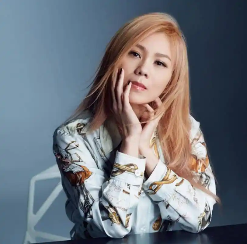 让音乐使者蔡健雅带你穿越时空,找回失落的家园"列穆尼亚"!