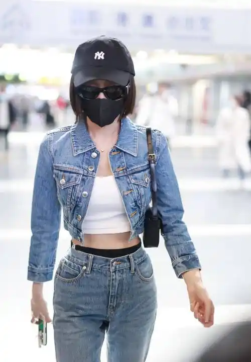 秦岚露腰紧身牛仔套装大秀绝美好身材!又辣又性感!_性格_效果_美感